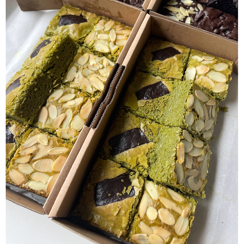 

Matcha blondies 8 sekat uk 20x10