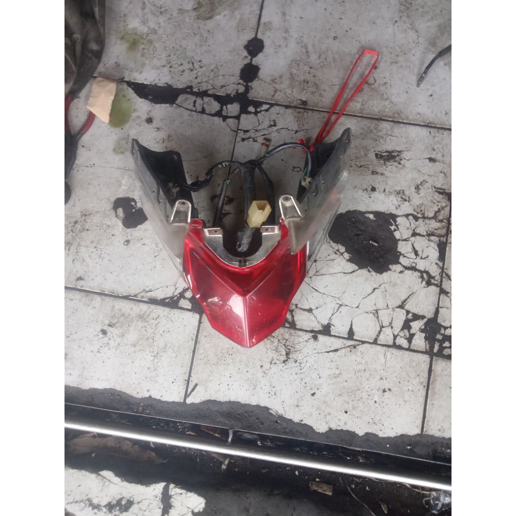 Reflektor lampu stop/lampu belakang Vario 125 old seken original