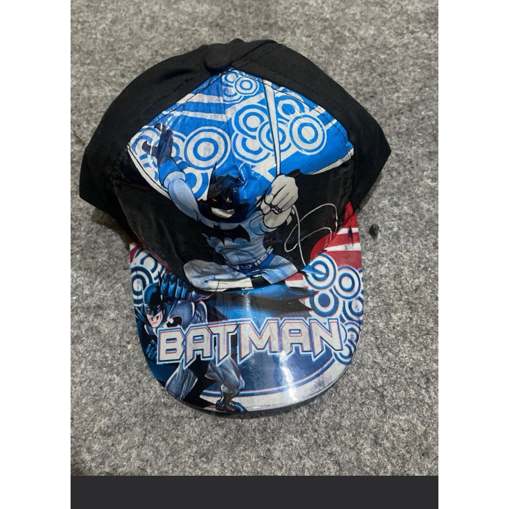 topi batman