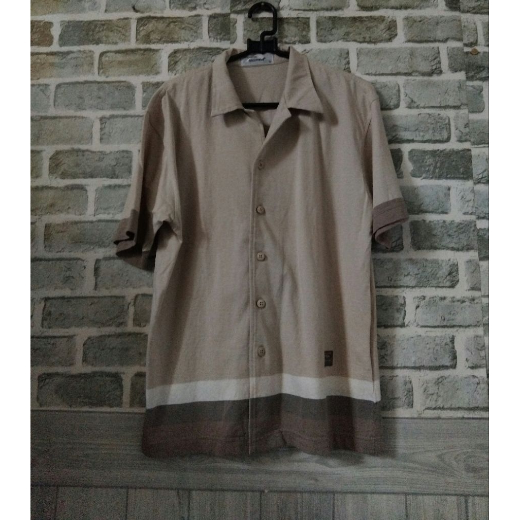 Preloved kaos pria Hassenda original/kaos kerah no minus size s