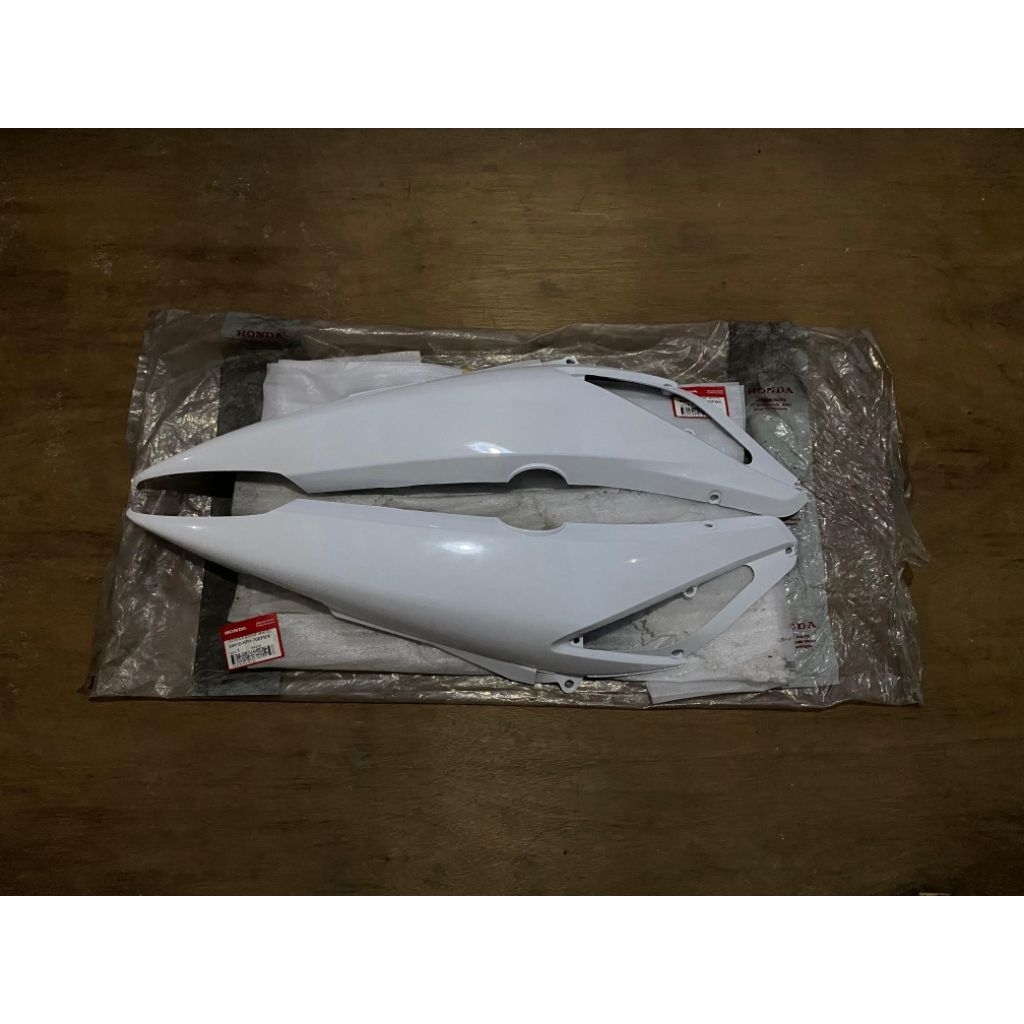 Cover body putih supra x 125 old lama original baru AHM