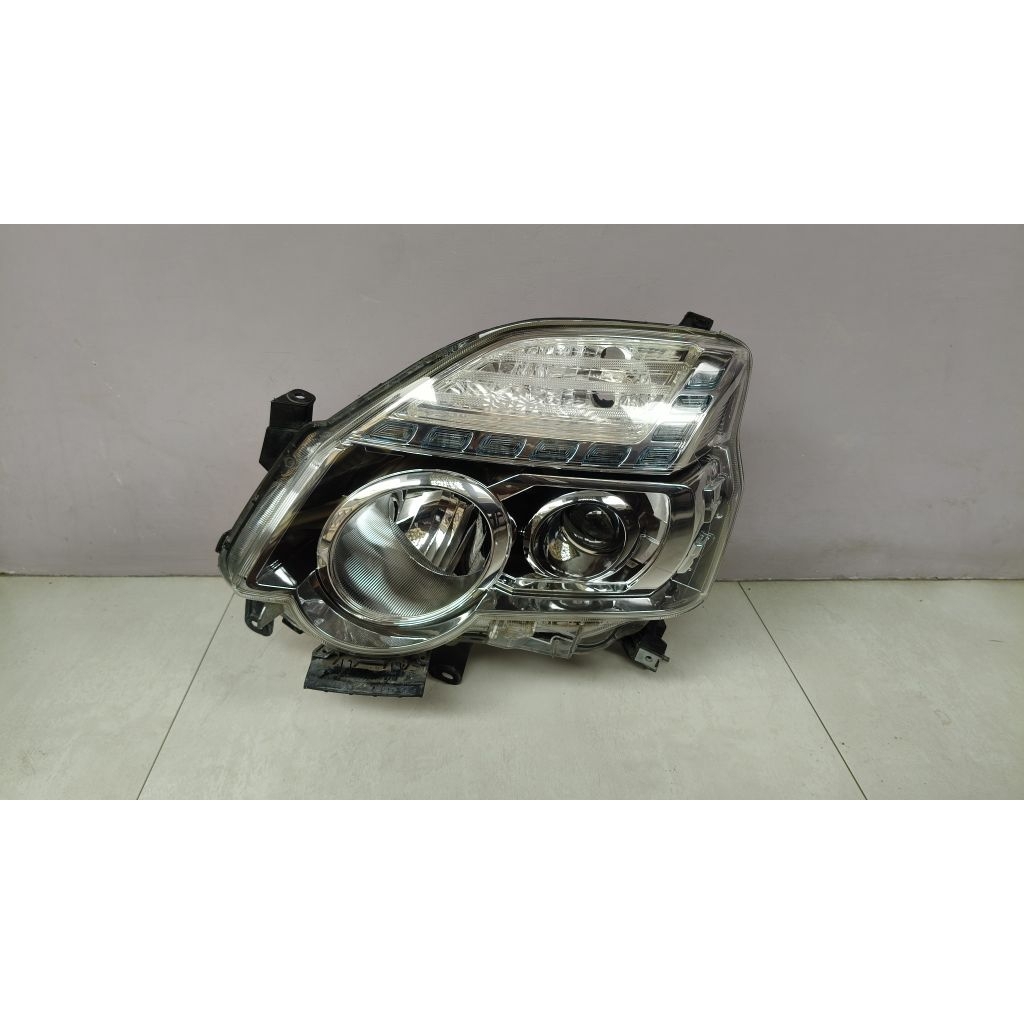 Lampu depan headlamp Nissan Xtrail T31