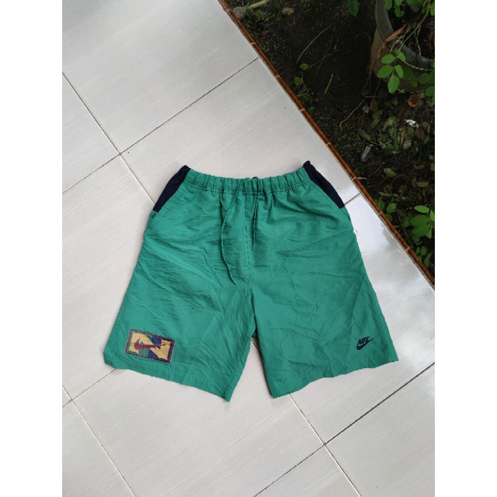 celana pendek Nike vintage