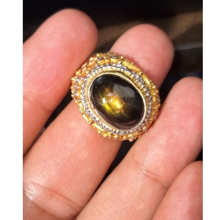 Bangsing kresnadana wulung / Golden star sapphire