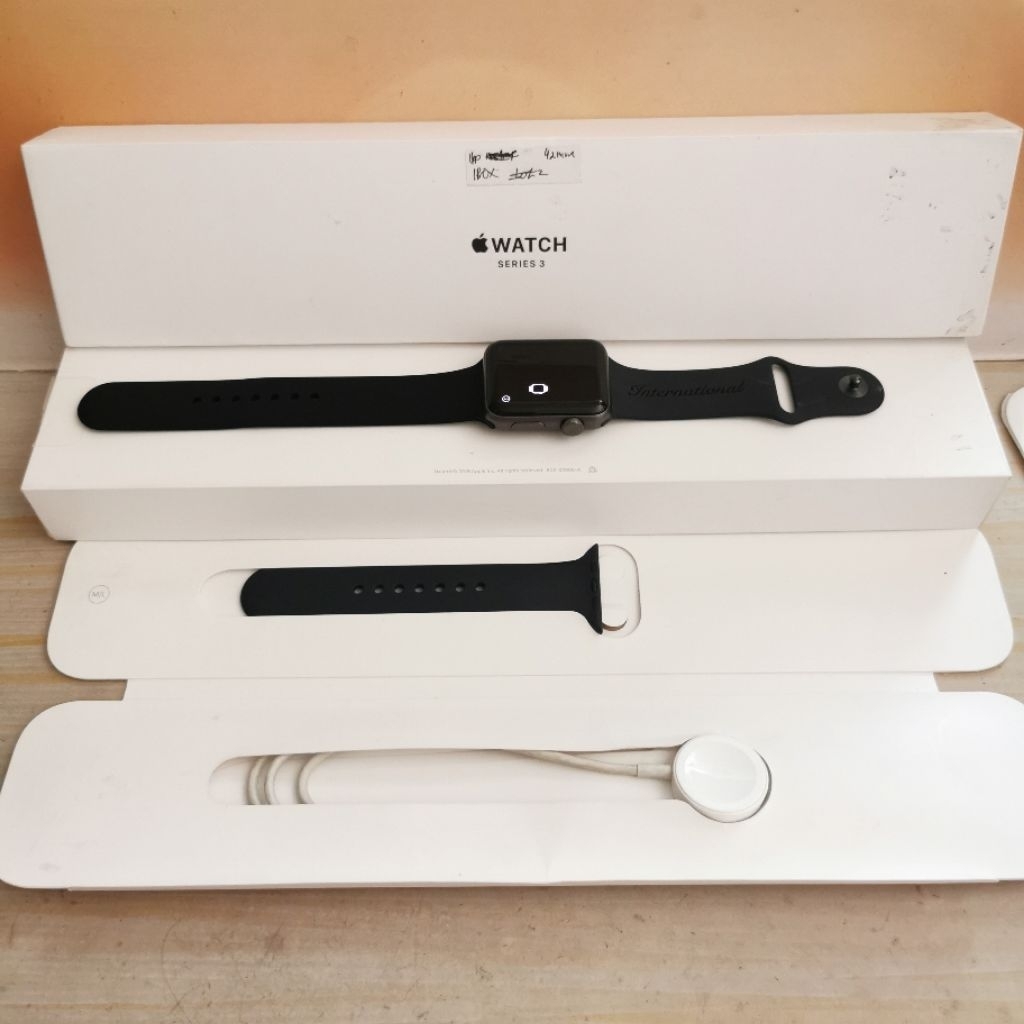 Apple Watch Series 3 42mm Space Gray Bekas - Fullset Resmi Ibox