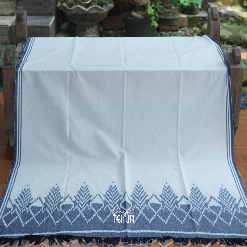 Kain Tenun Ikat Blanket Motif Cemara Nusantara - Kain Tenun Troso Premium Tebal Warna Putih-abu