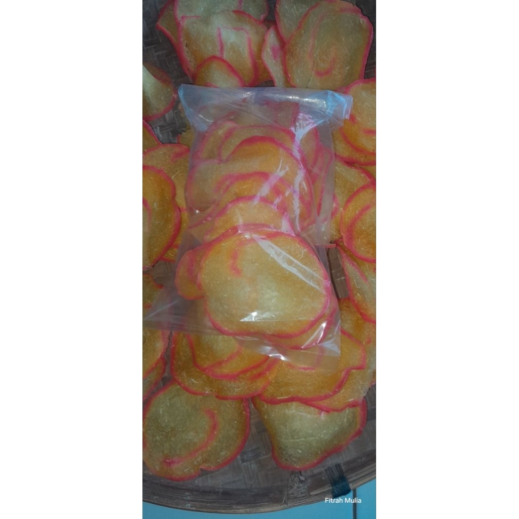 

Kripik singkong asli produk madura dari petani lokal motif lingkar merah kuning isi 25 pcs perbungkus