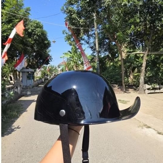 helm snapback , helm topi