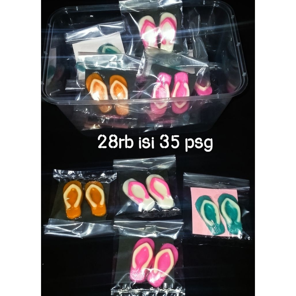 

Coklat karakter sandal.