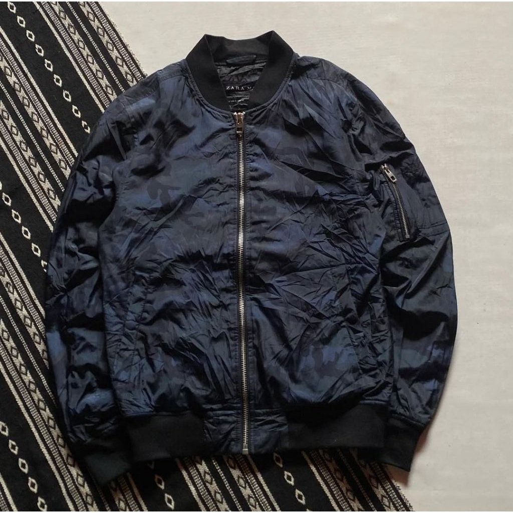 Preloved Bakulan Secondbrand Jaket Bomber Camo Zara