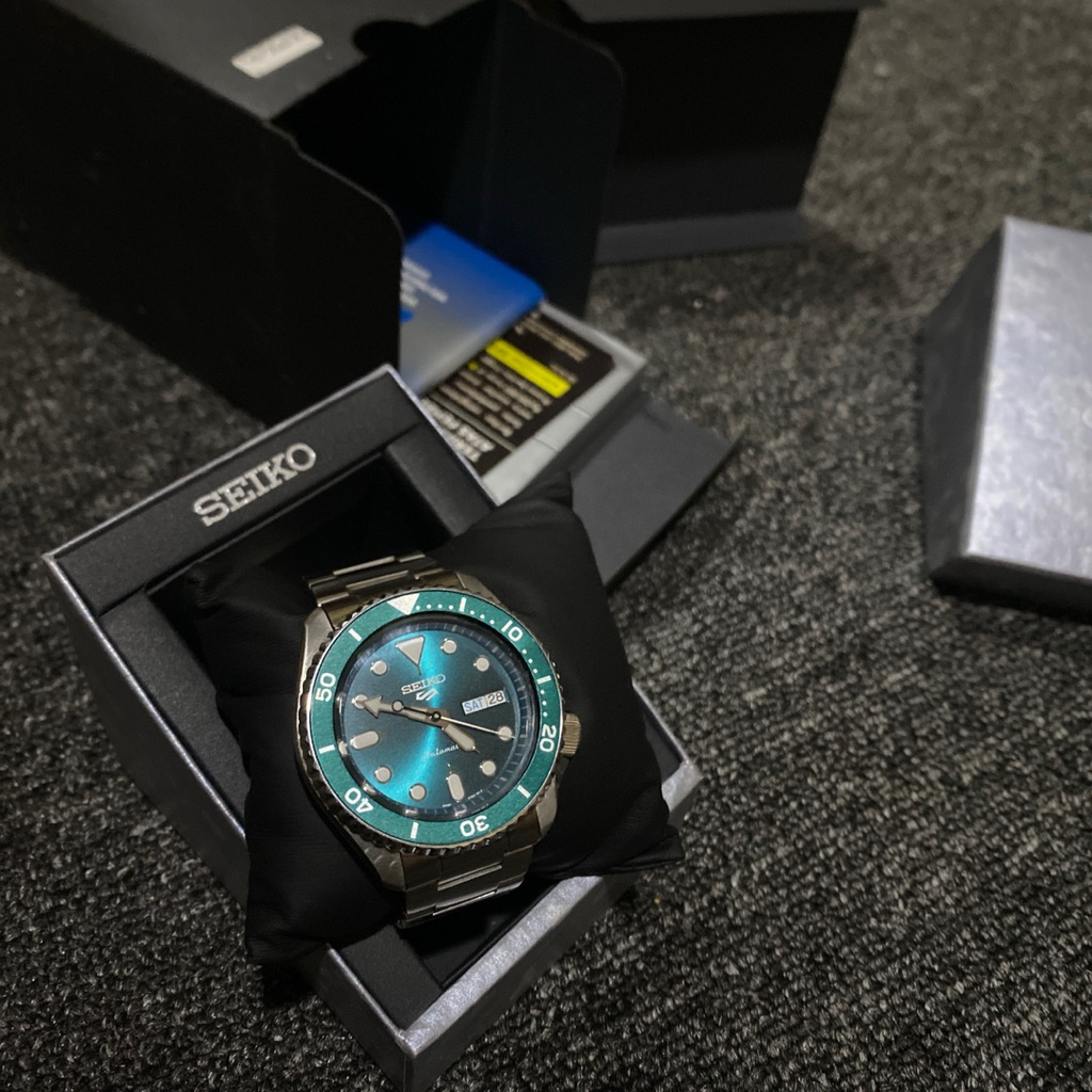 seiko 5 sport green second