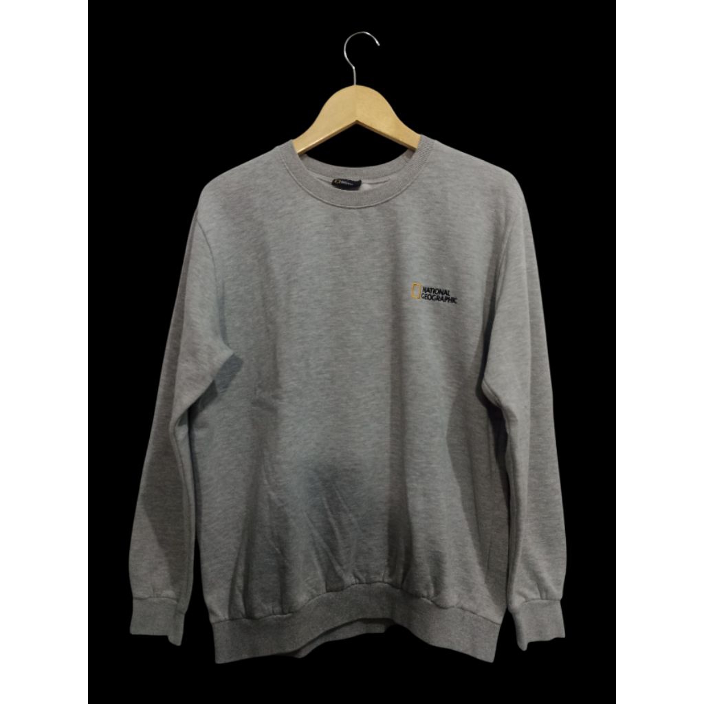 preloved crewneck natgeo abu size L