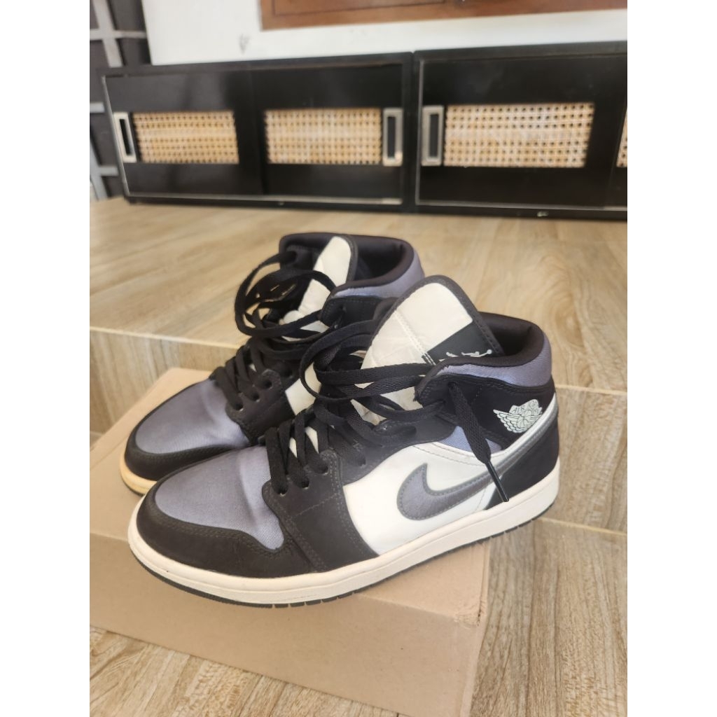(Preloved) Nike Air Jordan 1 Mid Satin Grey Toe