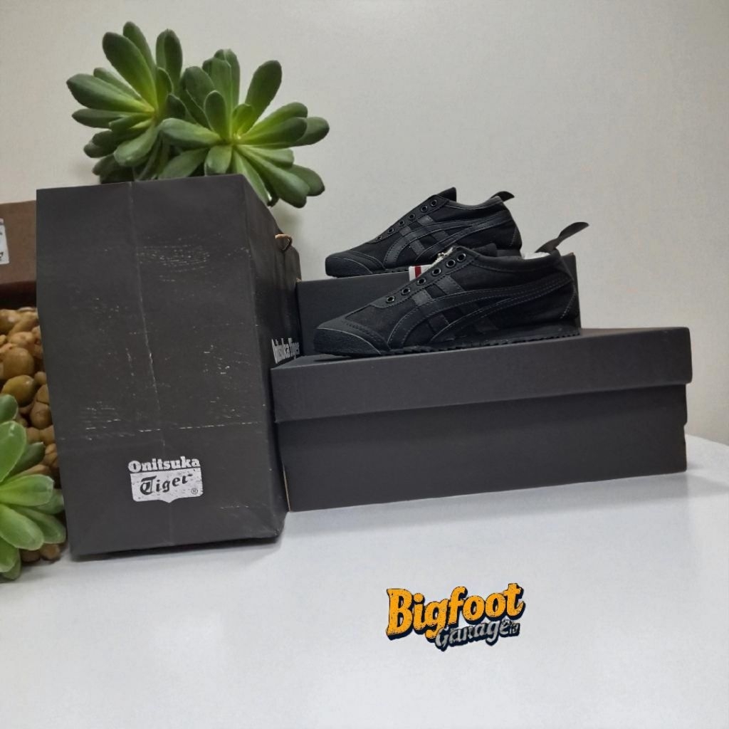 onitsuka tiger full black slip on