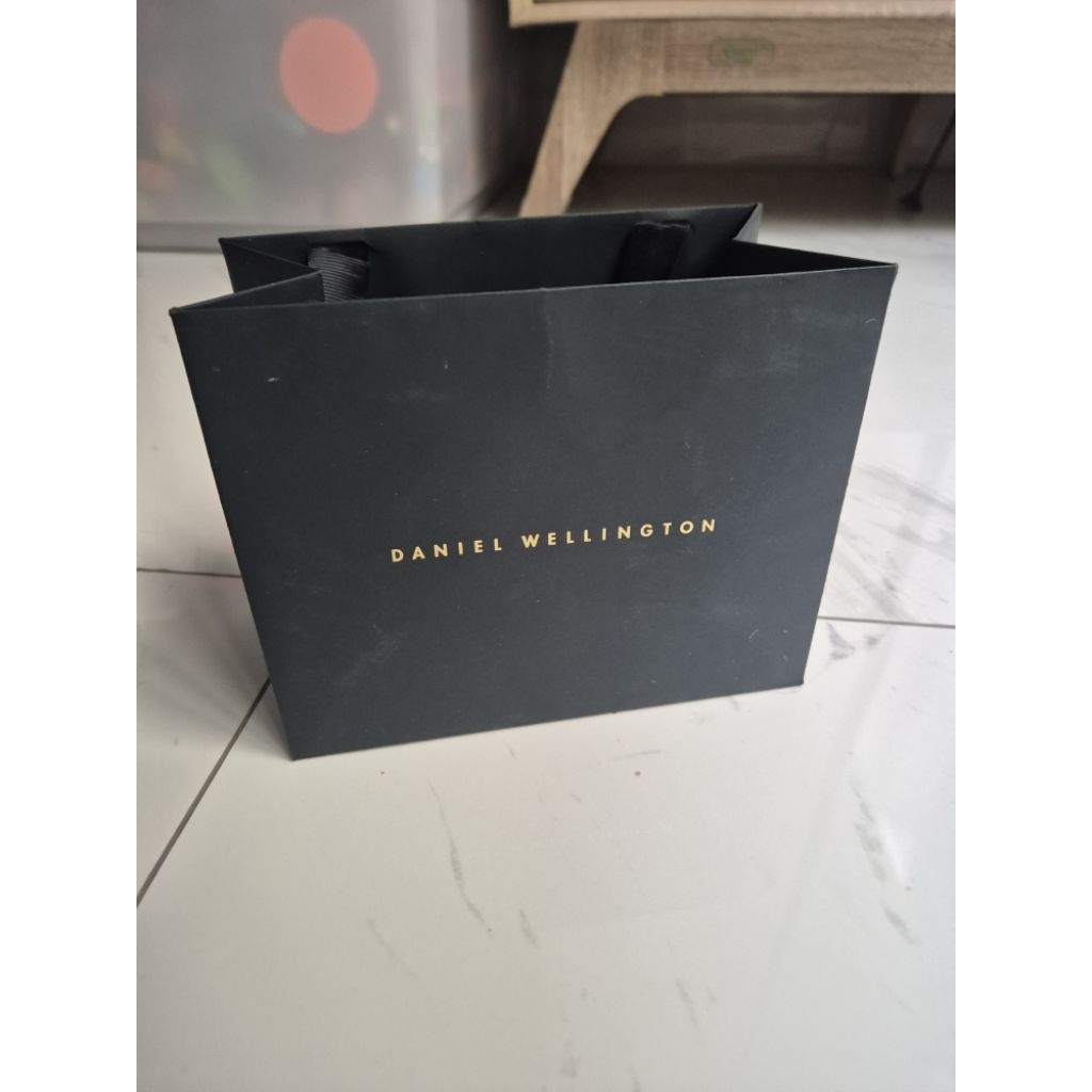 

paperbag daniel wellinton