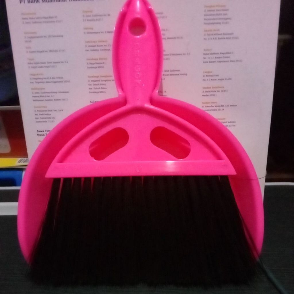 SAPU KECIL UNTUK MOBIL