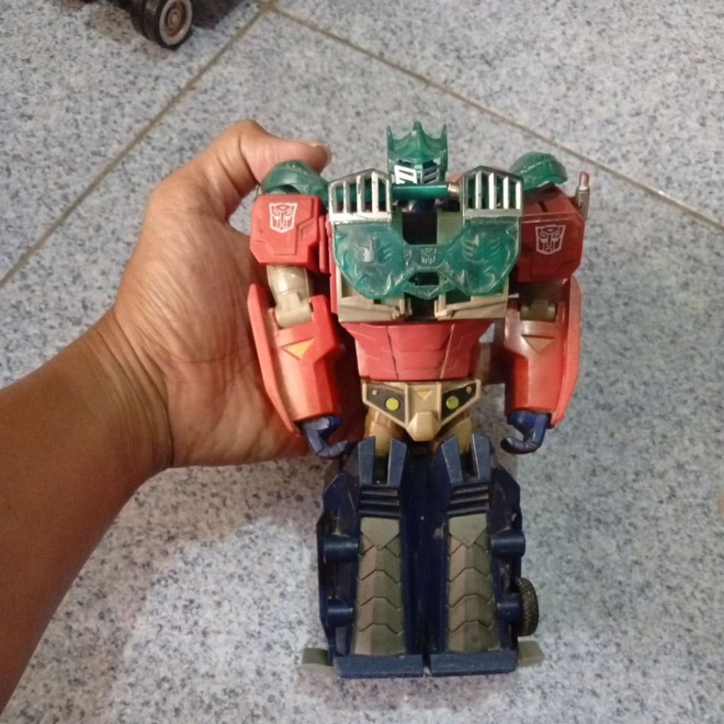 Transformers Cyberverse Battle for Cybertron Optimus Prime Energon Armor