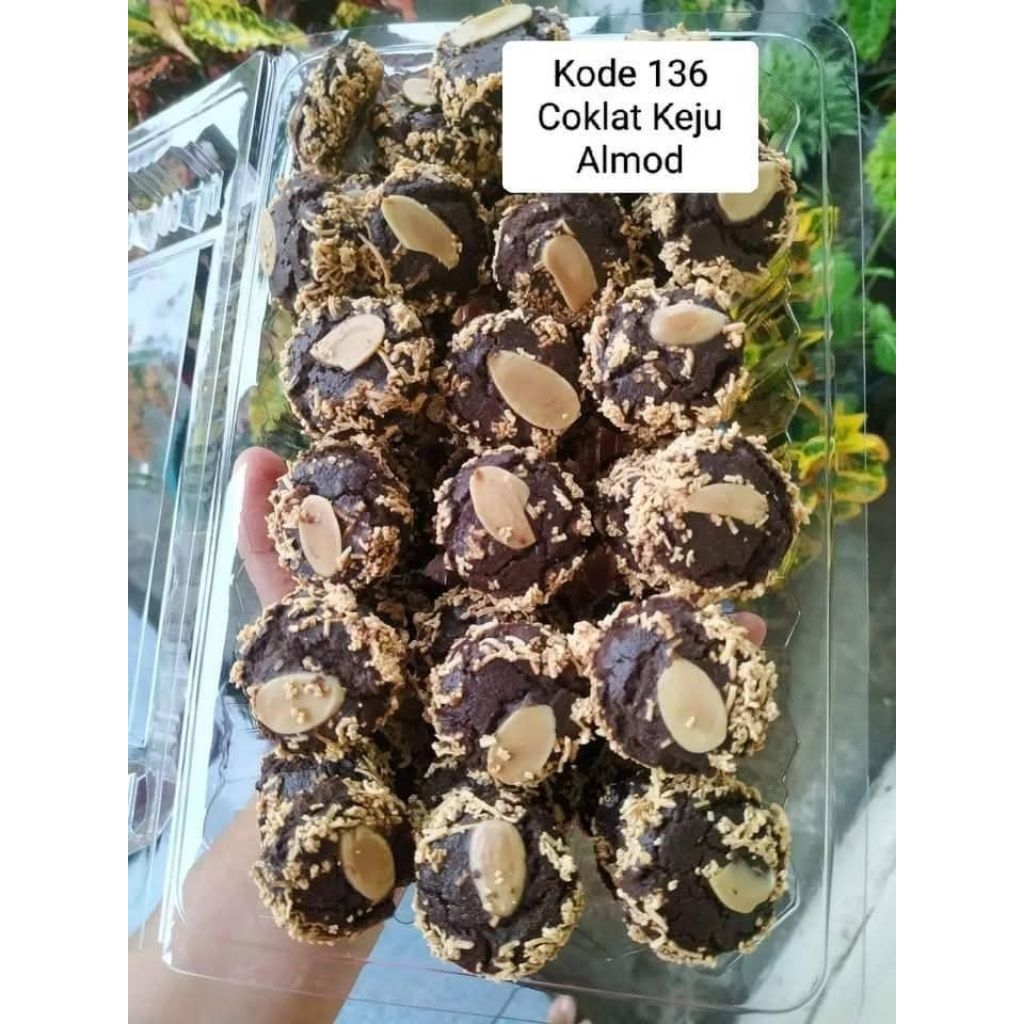

Sandy cookies coklat keju almond 500gram