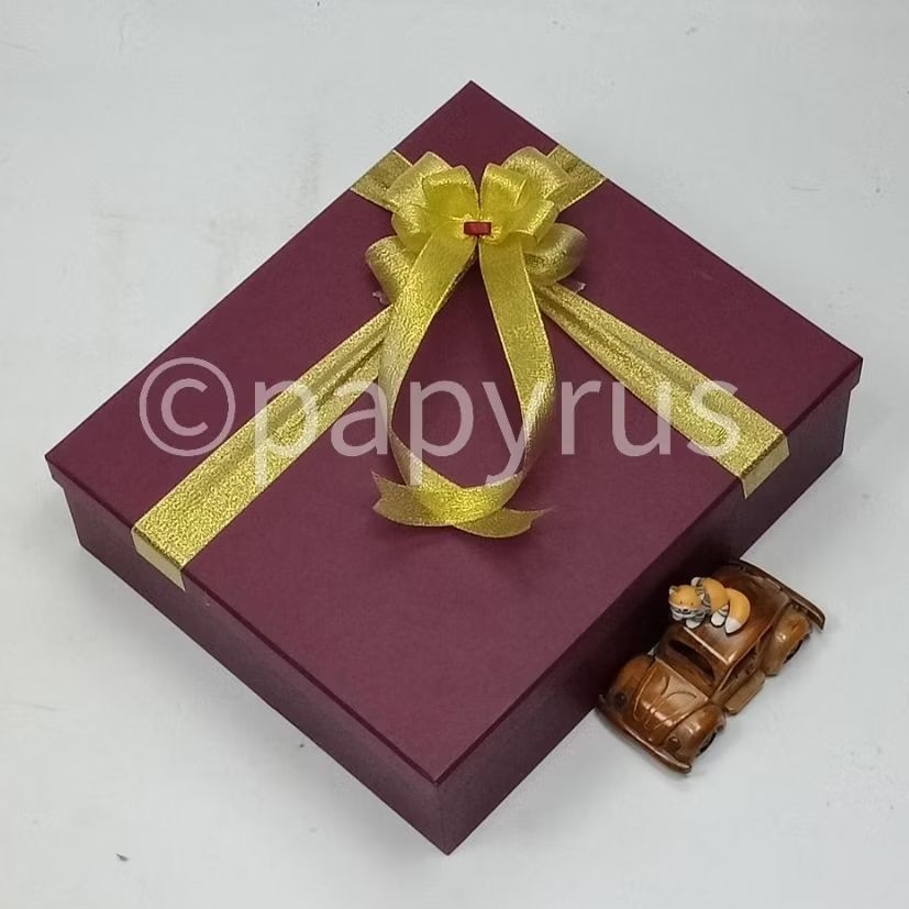 

PAPYRUS 30x35 Tinggi 10cm Kotak Kado Gift Box Hardbox Hampers Hadiah V1