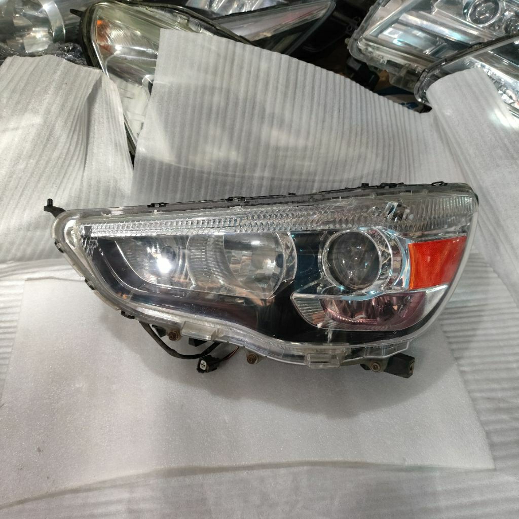 Headlamp Lampu Depan Mitsubishi Outlander px 2012 2013 2014 original