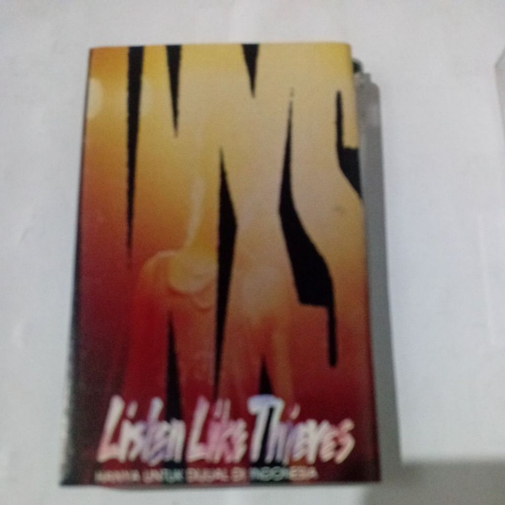 kaset pita INXS album Listen like thieves.genre new age. rock