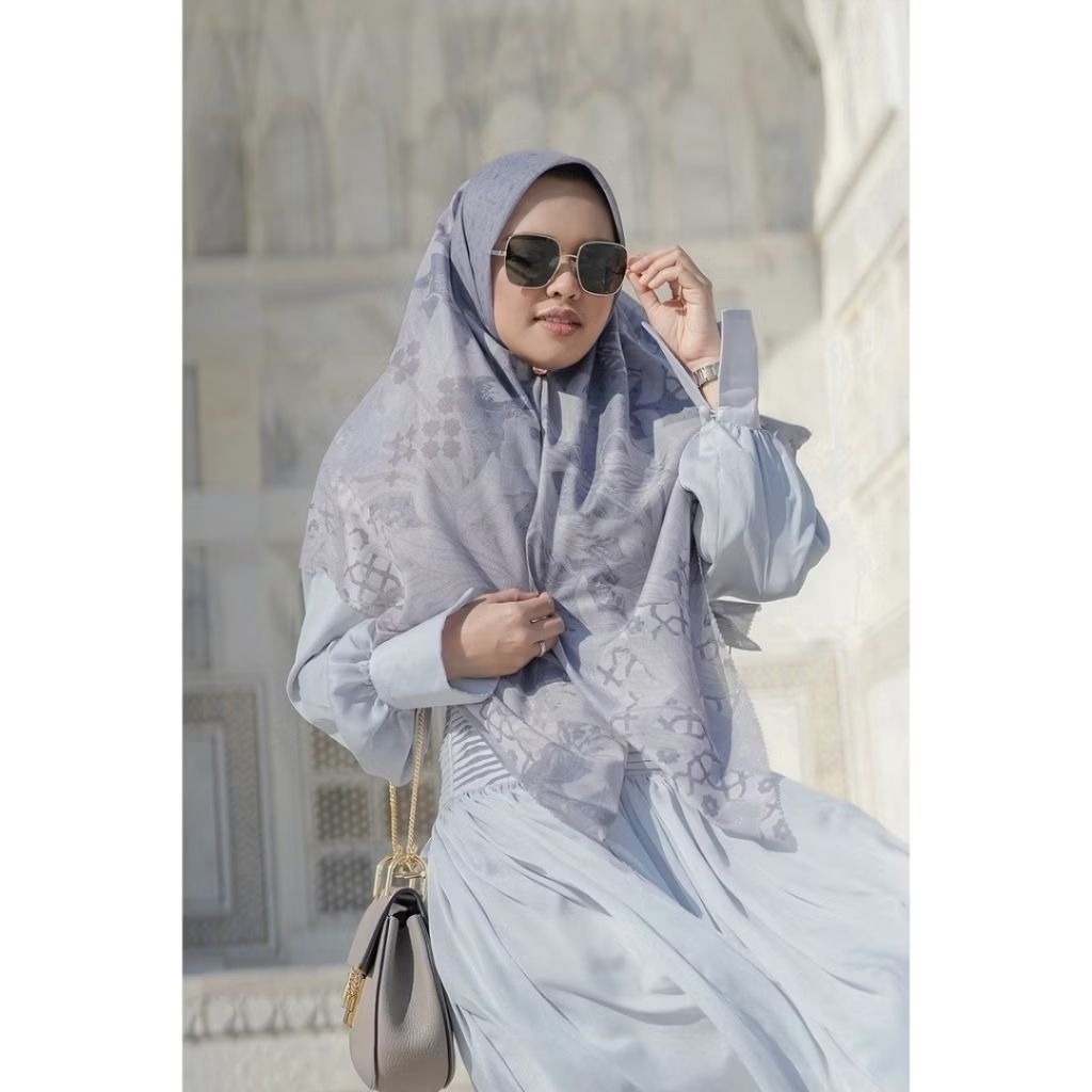 Buttonscarves Maharani Series in Grey Syari size XL