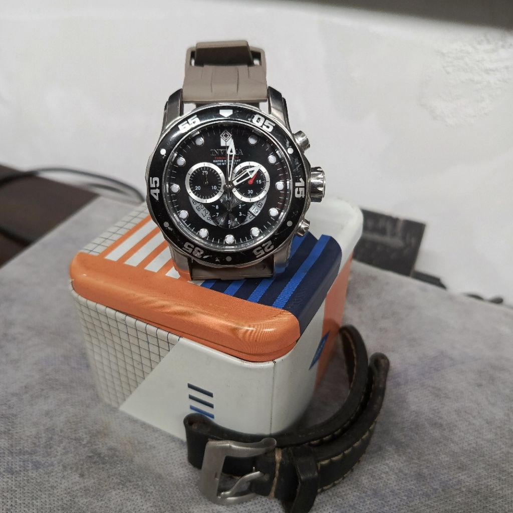 jam Invicta pro divers original