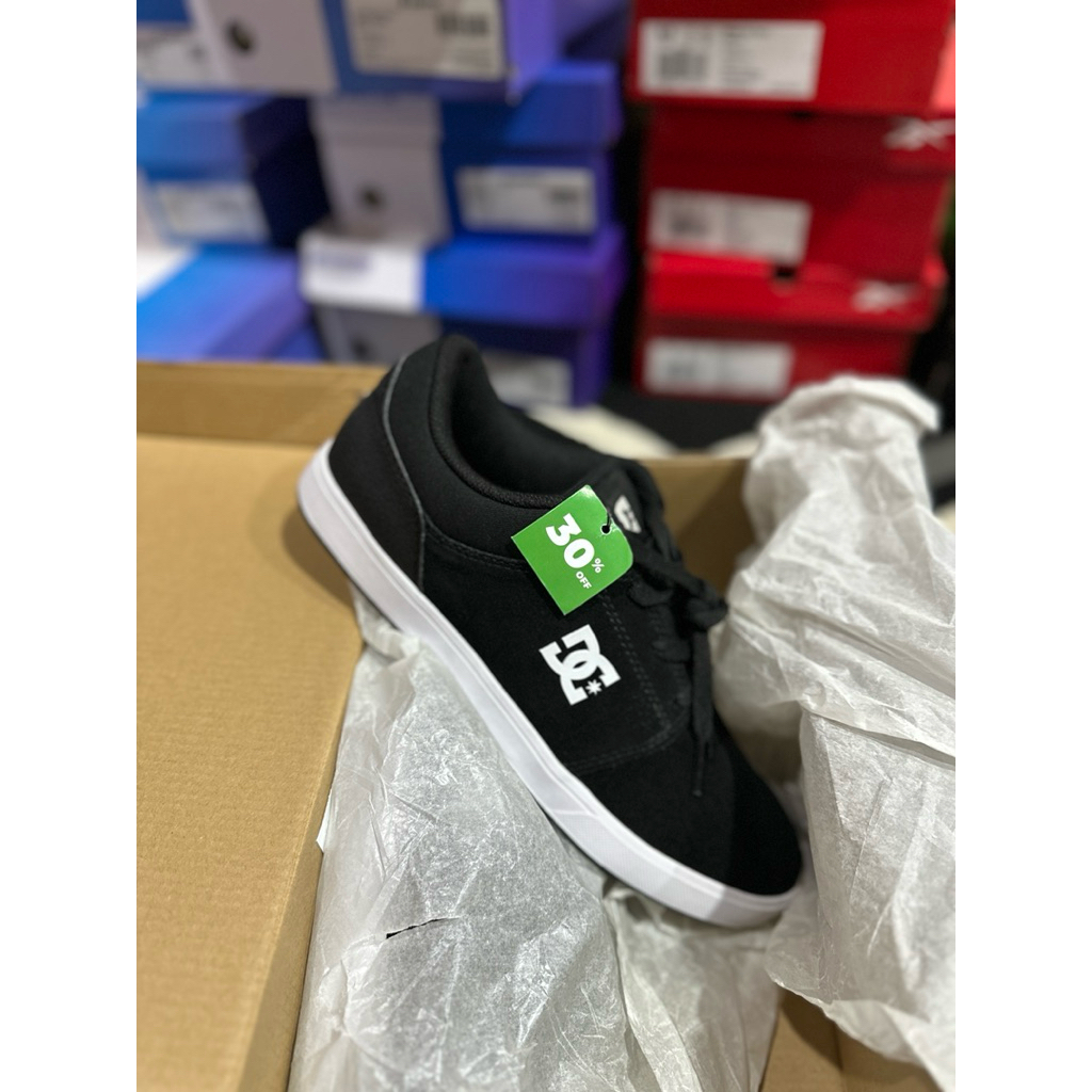 SEPATU SKATE PRIA DC CRISIS 2 MEN BLACK WHITE ORIGINAL
