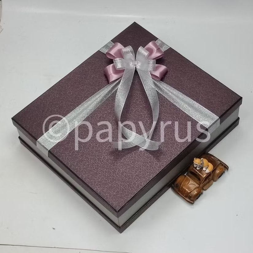 

PAPYRUS Sandwich 35x40 Tinggi 10cm Kotak Kado Gift Box Hardbox Hampers Hadiah V2