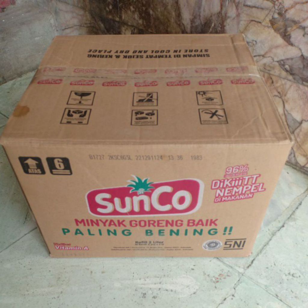 

sunco minyak goreng premium 2Lx6 bungkus bonus sabun mandi dan sabun cuci piring