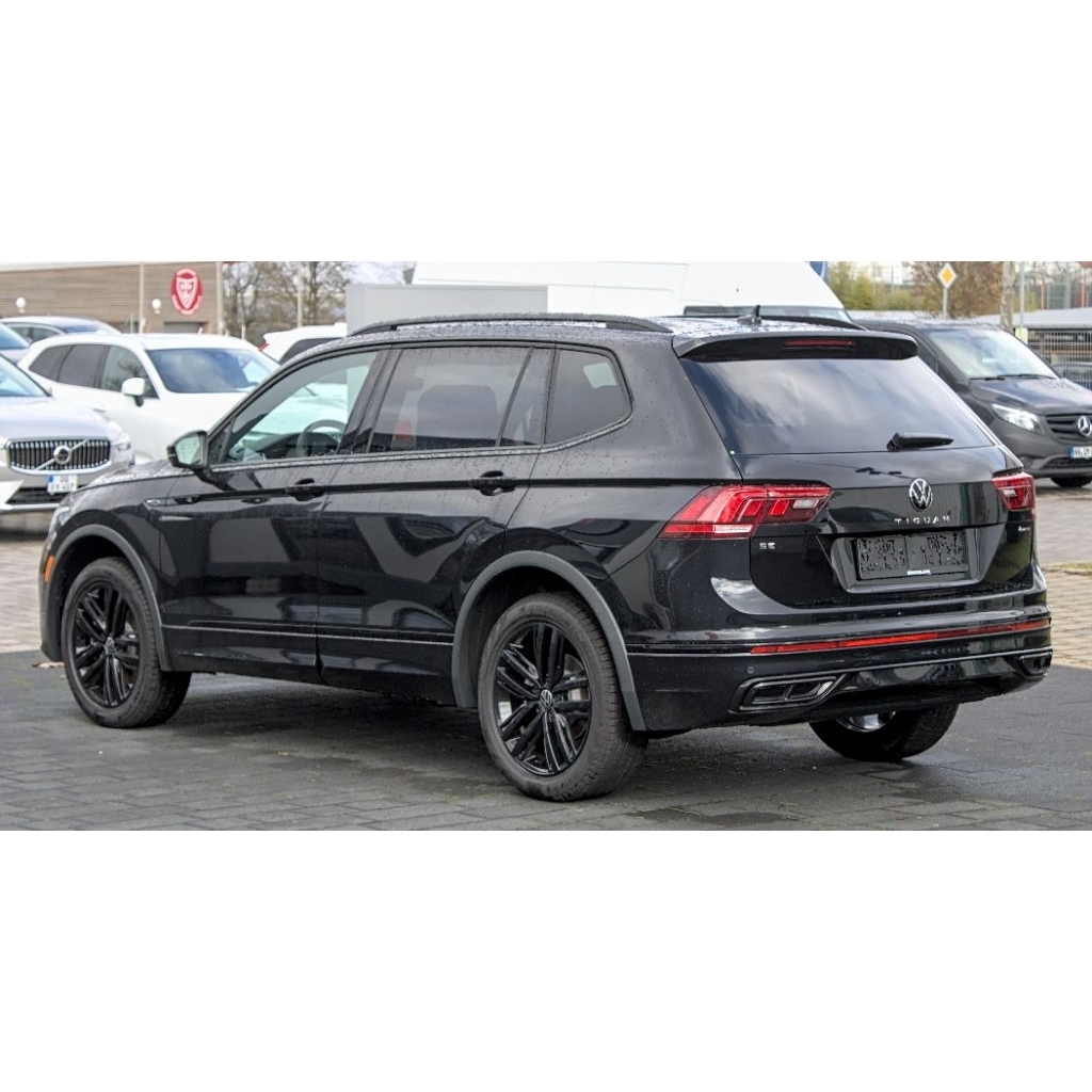 Cat Hitam Glosyy/cat hitam glosy pekat. Pu