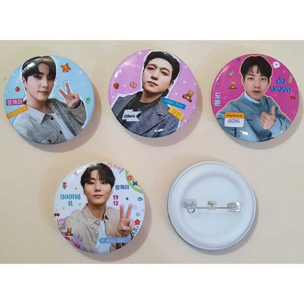 Freebies Kpop PIN BROS DAY6/Freebies Kpop PIN PENITI DAY6 diameter 4,4cm