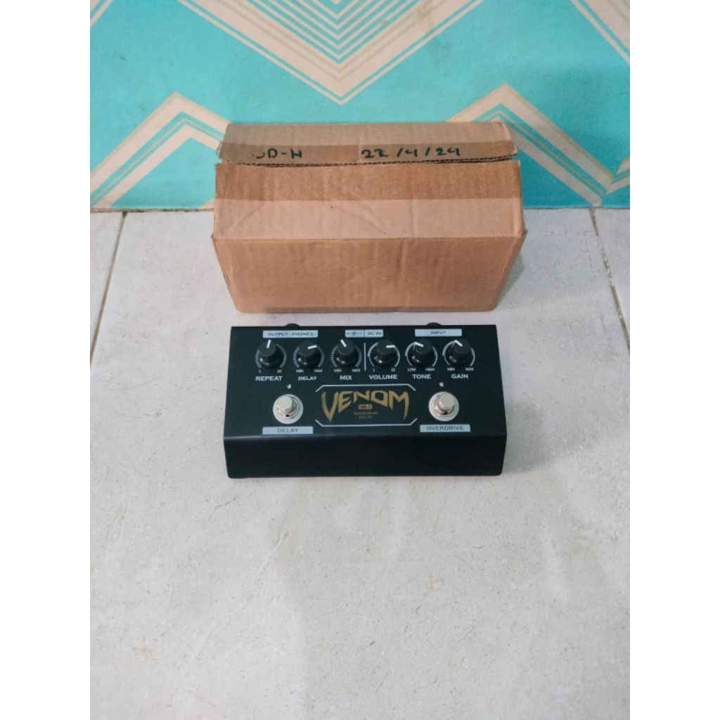 Venom distorsi dan delay