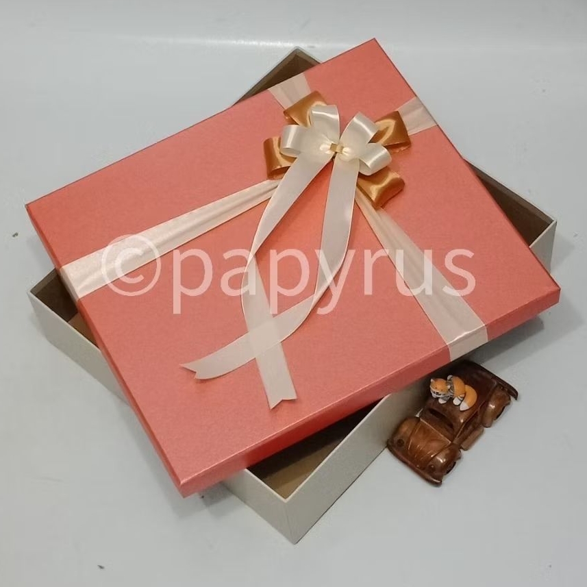 

PAPYRUS Kombinasi 35x40 Tinggi 8cm Kotak Kado Gift Box Hardbox Hampers Hadiah V3