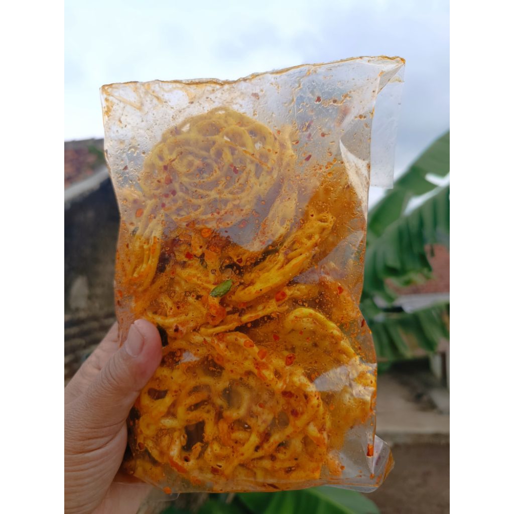 

KERUPUK MIE KUNING BANTET PEDAS GURIH