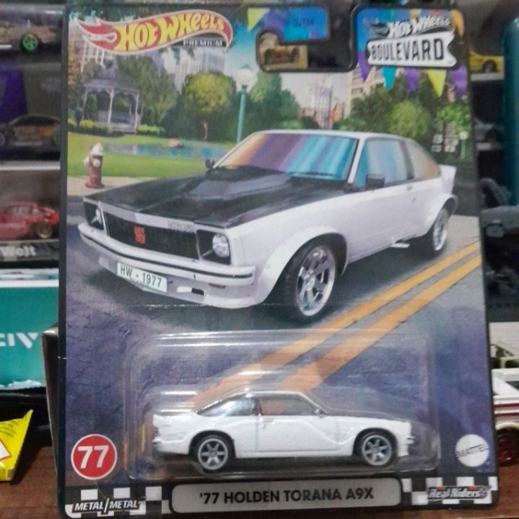 HOTWHEELS PREMIUM HOLDEN TORANA BOULEVARD