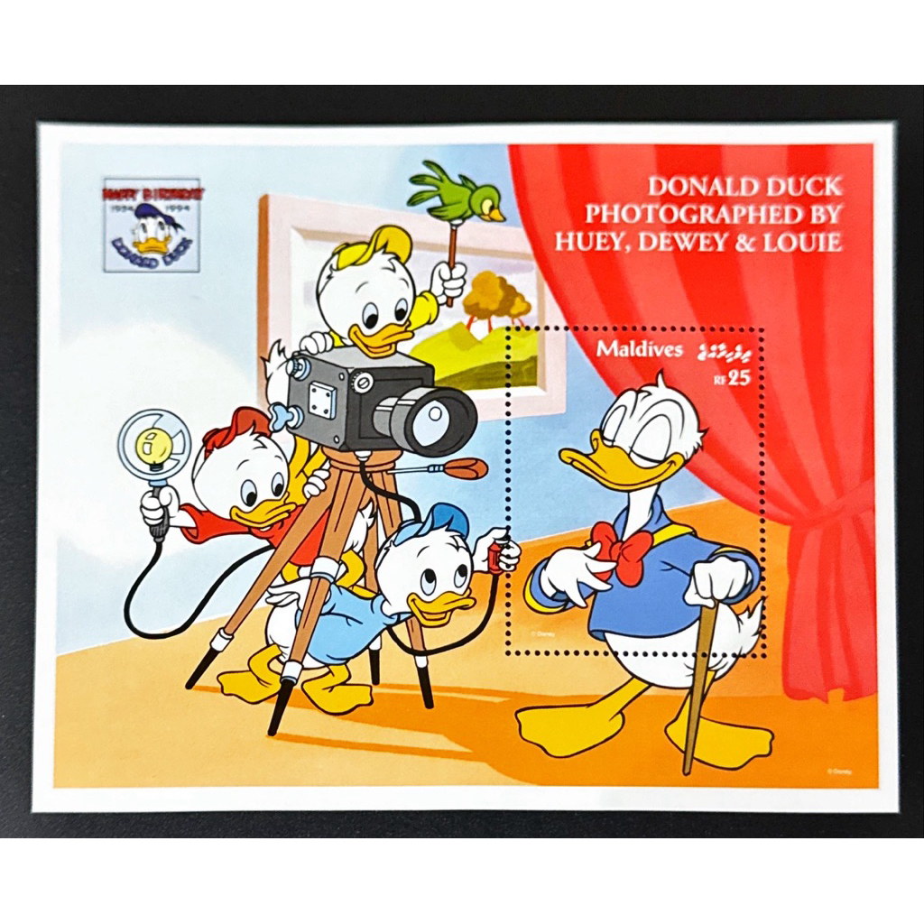 

PRANGKO DISNEY MALDIVES SS DONALD DUCK PHOTOGRAPHED BY HUEY, DEWEY & LOUIE. MINT.