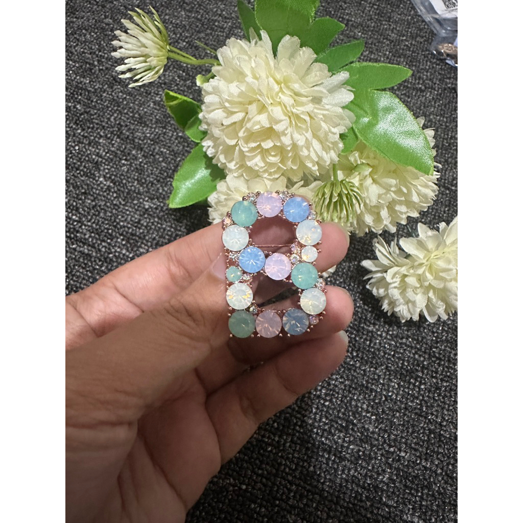 New As is Buttonscarves Orlin Brooch Multicolor New