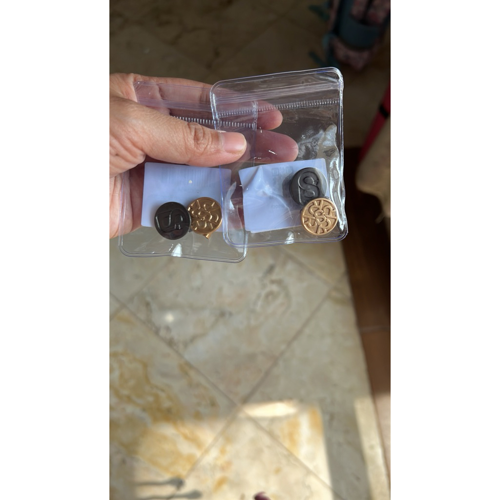 round brooch Buttonscarves