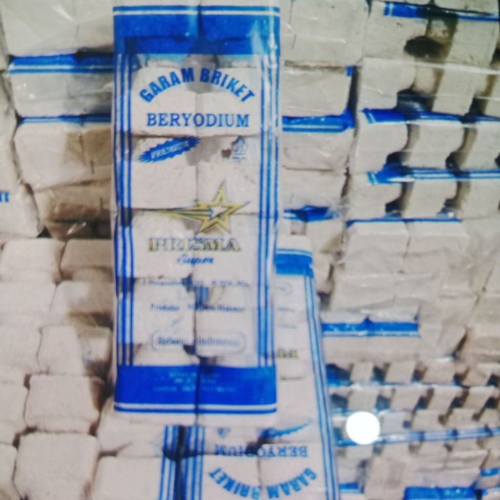

garam briket atau garam bata merk PRISMA super ukuran 450gr