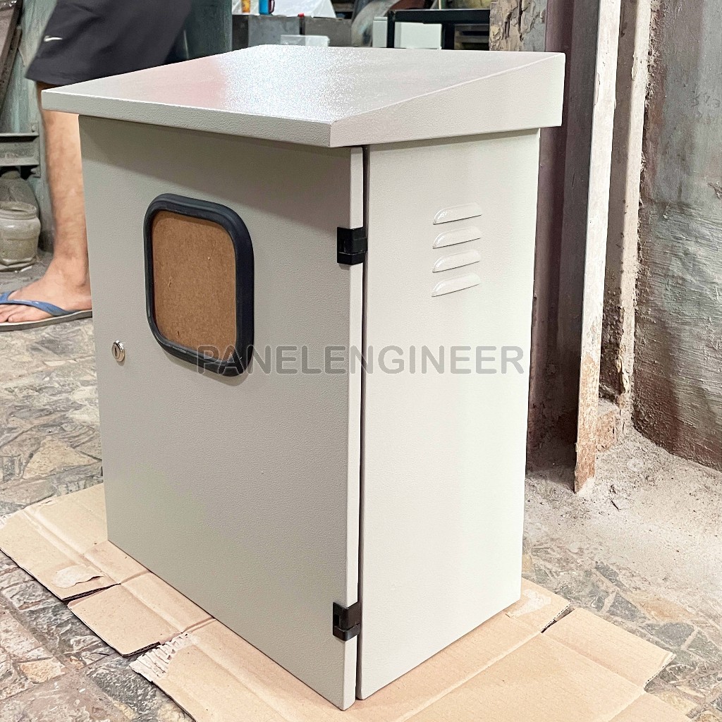 Box Panel KWH Outdoor 40x50x25 cm Plat 0.8mm + Ventilasi Sirip & Kaca Akrilik