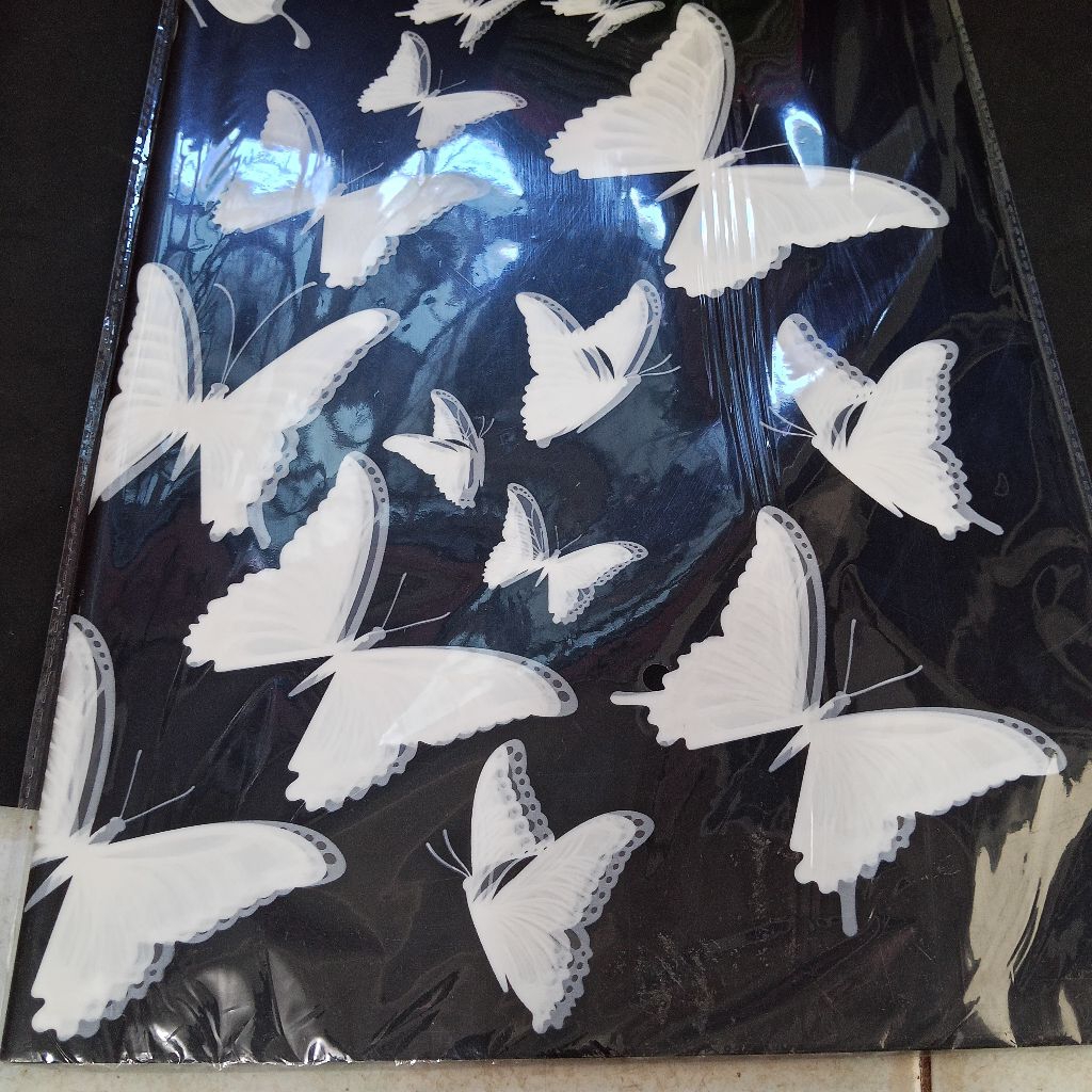 

Kertas bucket / cellophane motif kupu-kupu / wrapping paper