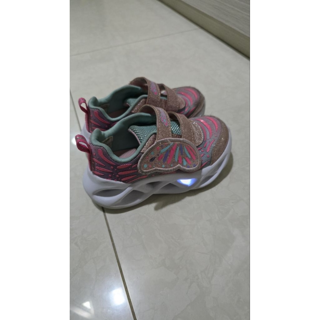 preloved skechers anak perempuan EU24 lampu nyala