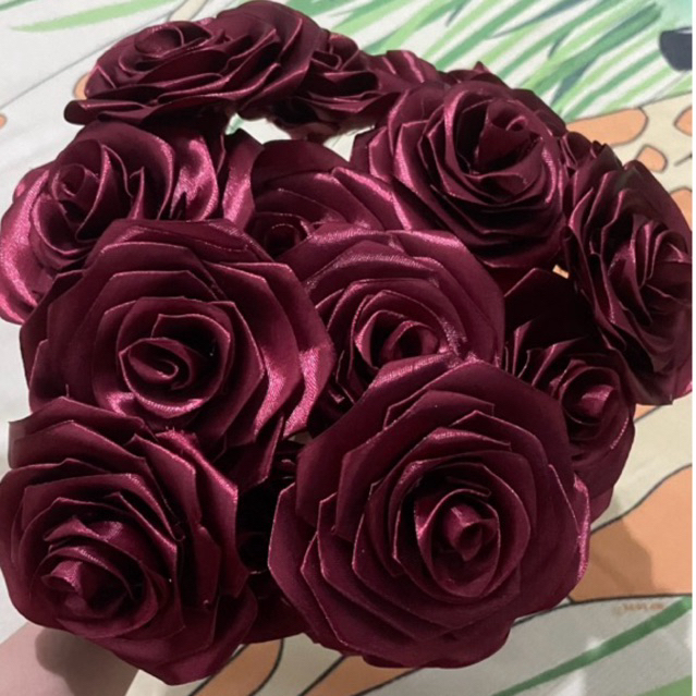 

Bunga Mawar Pita Satin | Bunga Satin | Bunga Buket | (harga perbiji)