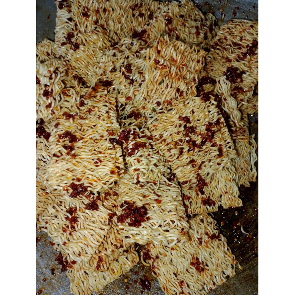 Mie kering pedas gurih