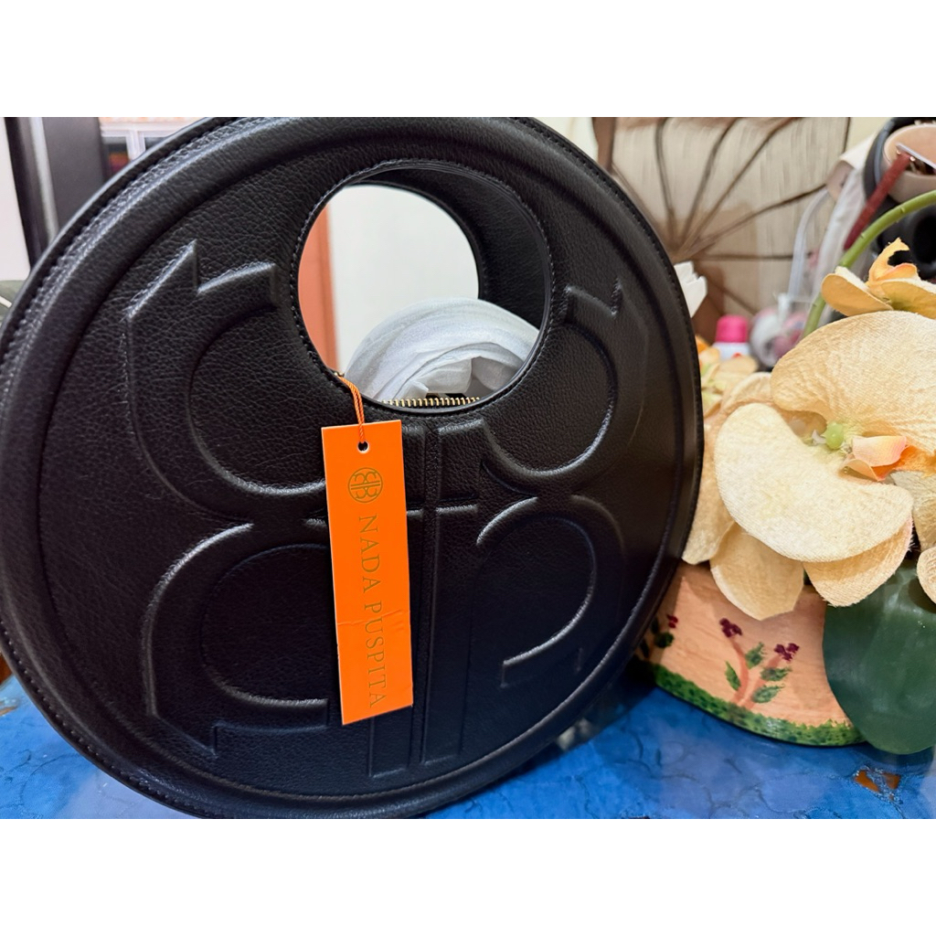 Mona Bag dar Nada Puspita