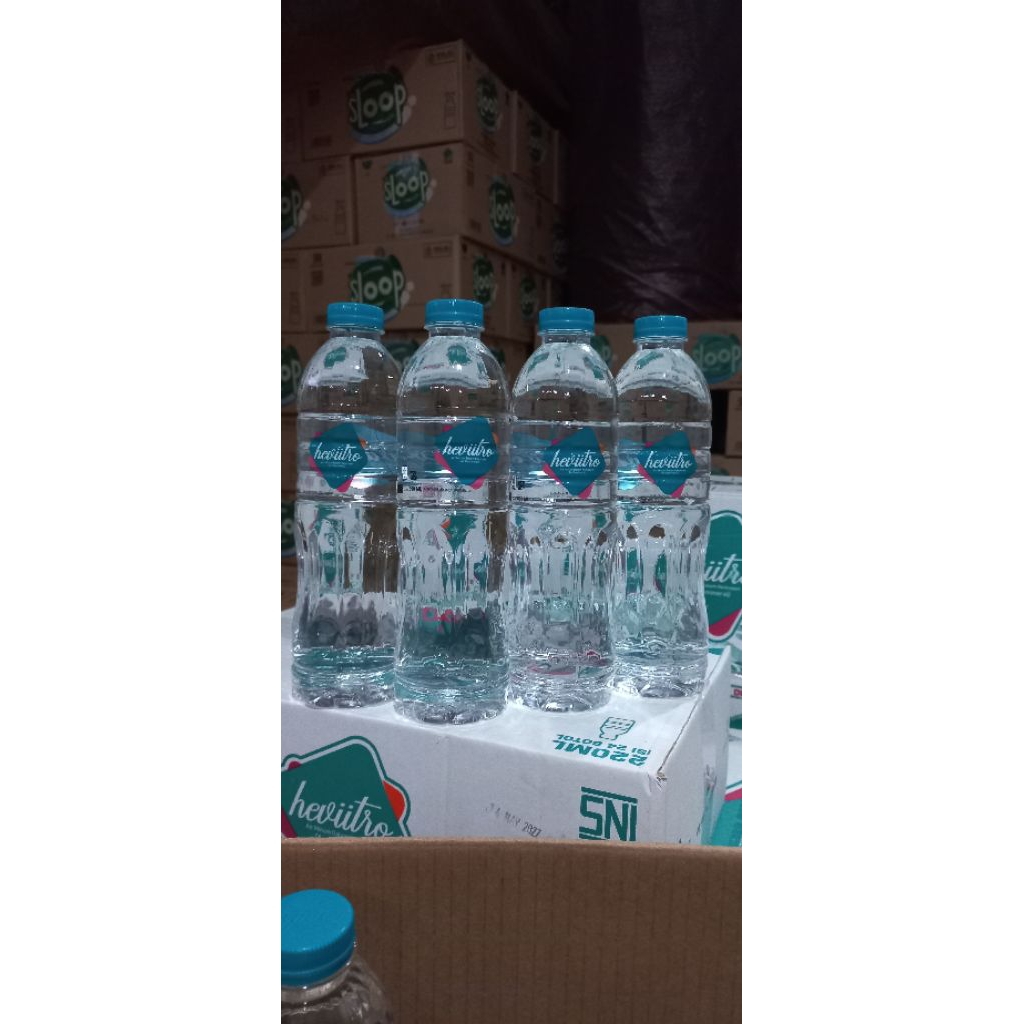 

Air minum merk HEVIITRO kemasan botol 600 ml per karton isi 24 botol