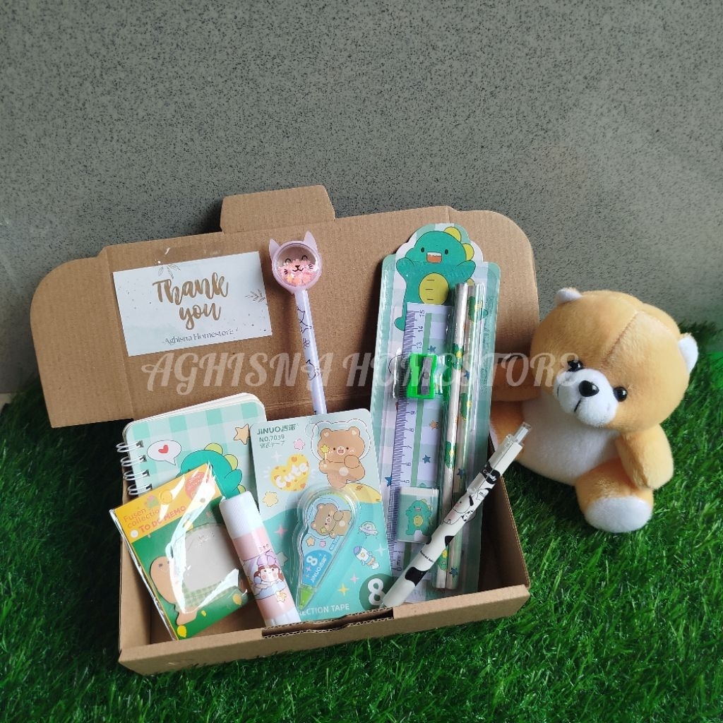 

SET ALAT TULIS LENGKAP / STATIONERY UNTUK SOUVENIR HADIAH / HAMPERS KADO GIFT SEKOLAH / HAMPERS WISUDA ULANG TAHUN / ALAT TULIS PAKET / ALAT TULIS MURAH / BOX KADO PEREMPUAN LAKI LAKI / BUKU TULIS