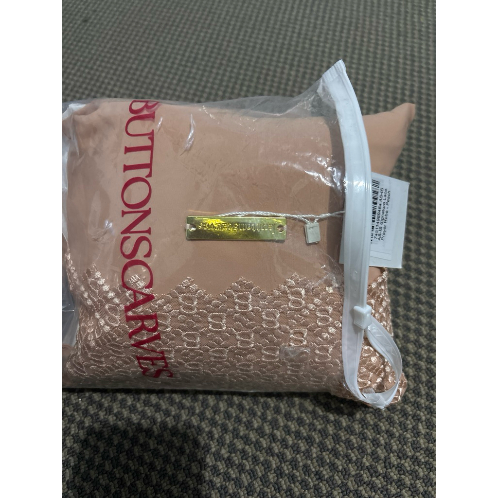 Buttonscarves signature lace prayer robe