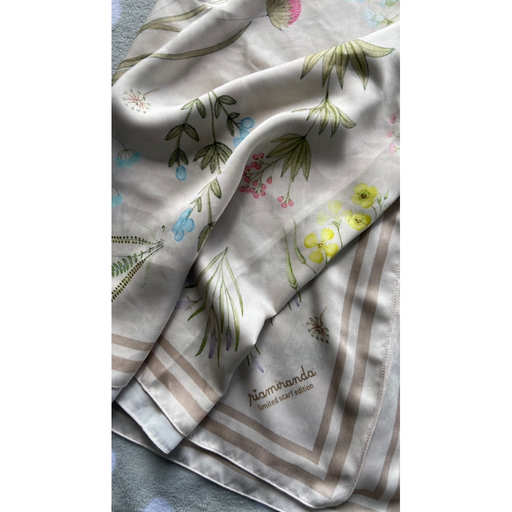Preloved Ria Miranda scarf
